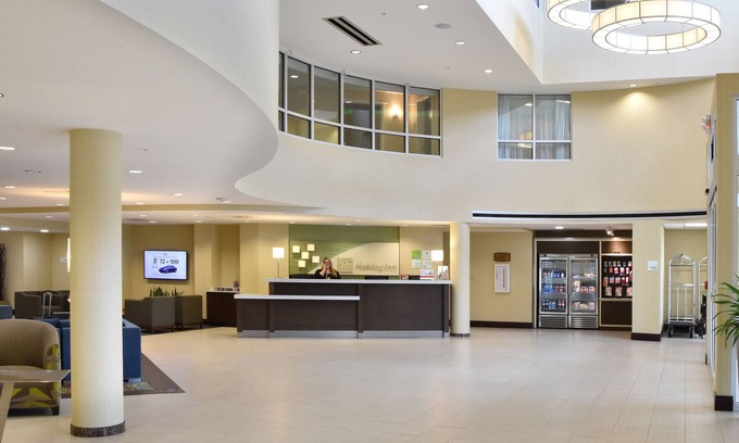 Canton Hotel | Inviting Holiday Inn Canton: Pool, Spa & Family-Friendly Stays