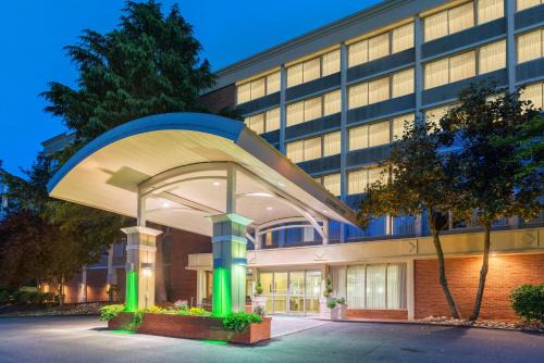 Charlottesville Hotel | Discover Holiday Inn Charlottesville-Monticello: Pet Friendly Stay