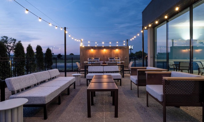 O'Hare Hotel | Relax at Holiday Inn Chicago O'Hare – Rosemont, IHG Hotel