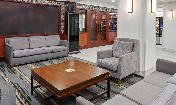 Oakbrook Terrace Hotel | Discover Holiday Inn Chicago-Oakbrook: Family-Friendly Amenities