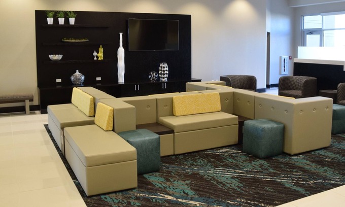 West Chester Hotel | Discover Holiday Inn Cincinnati N - Family-Friendly Retreat