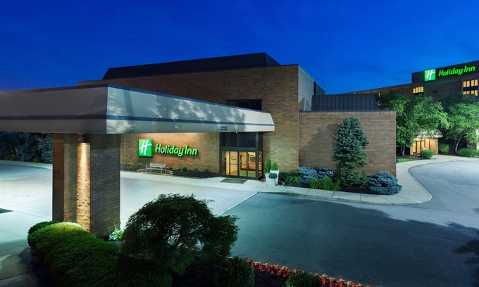 Mount Saint Joseph Hotel | Welcoming Holiday Inn Cincinnati Airport: Pool & Spa Awaits