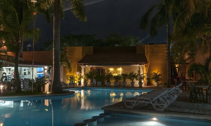 Ciudad del Carmen Hotel | Discover Holiday Inn Ciudad del Carmen: Family-Friendly Stay