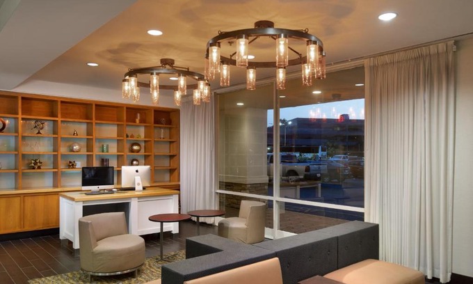 Clark Hotel | Seaside Comfort at Holiday Inn Clark - Newark, an IHG Hotel