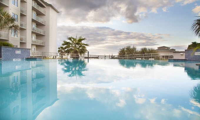 Galveston Hotel | Relaxing Stay at Holiday Inn Club Vacations Galveston Beach Resort