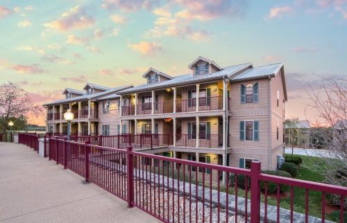 De Soto Hotel | Family-Friendly Timber Creek Resort with Pool & High Ratings