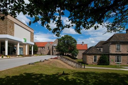 Warmsworth Hotel | Pet-Friendly Stays at Holiday Inn Doncaster A1-M Jct 36