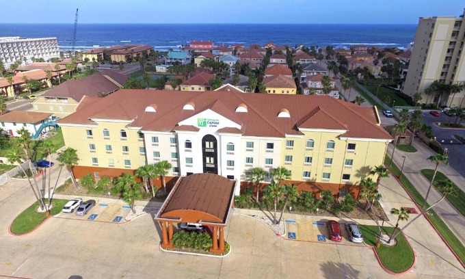 South Padre Island Resort | Cozy Oceanfront Retreat at Holiday Inn Express South Padre