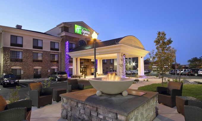 Colorado Springs Hotel | Discover Holiday Inn Express & Suites Colorado Springs First & Main