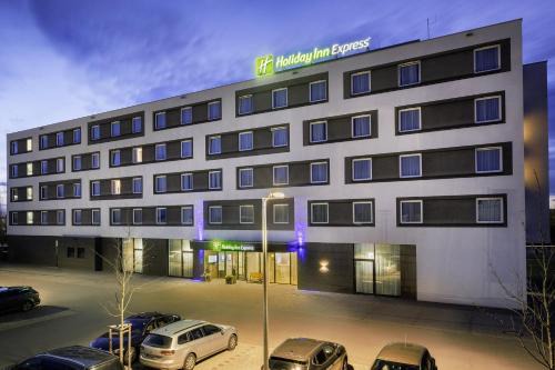 Waggershausen Hotel | Pet-Friendly Holiday Inn Express Friedrichshafen with Ocean Views