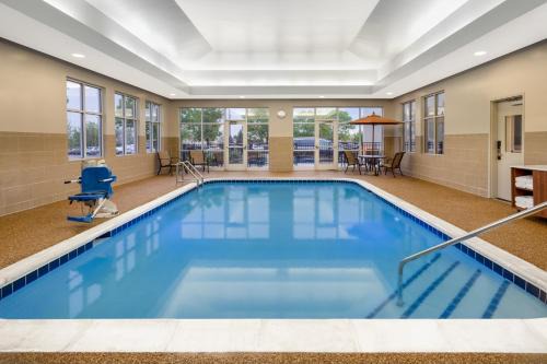 Southeast Colorado Springs Hotel | Discover Holiday Inn Express & Suites in Colorado Springs