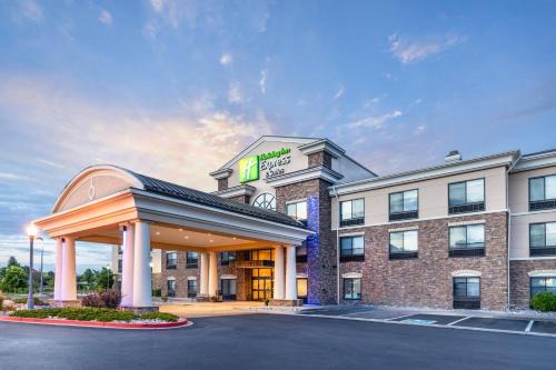 Colorado Springs Hotel | Pet-Friendly Holiday Inn Express in Colorado Springs
