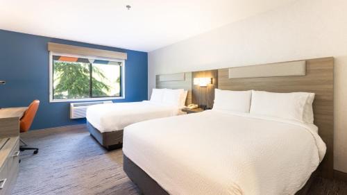 Pleasant Prairie Hotel | Relax at Holiday Inn Express Pleasant Prairie-Kenosha