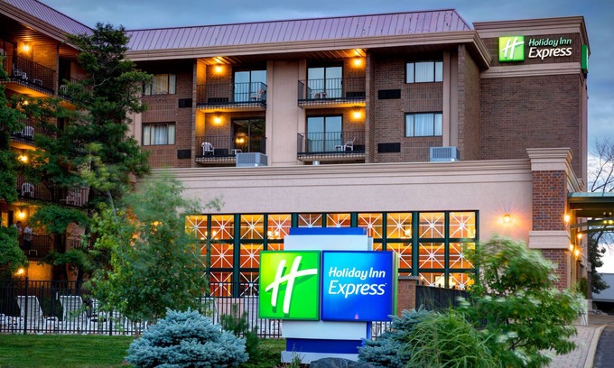 Rolling Meadows Hotel | Comfortable Holiday Inn Express Rolling Meadows - Schaumburg Area