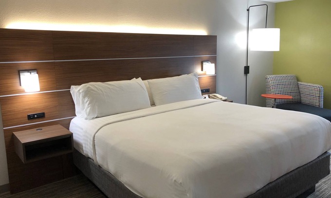Stone Mountain Hotel | Welcoming Holiday Inn Express Atlanta-Stone Mountain Hotel