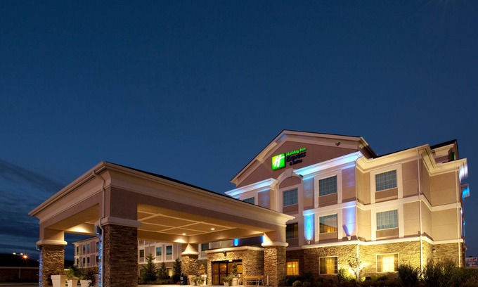 Ada Hotel | Comfortable Stay at Holiday Inn Express Ada with Pool & Breakfast