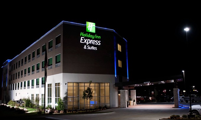 Fultondale Hotel | Comfortable Stay at Holiday Inn Express Birmingham North