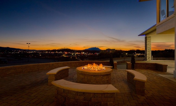 Sevierville Hotel | Inviting Holiday Inn Express & Suites in Pigeon Forge
