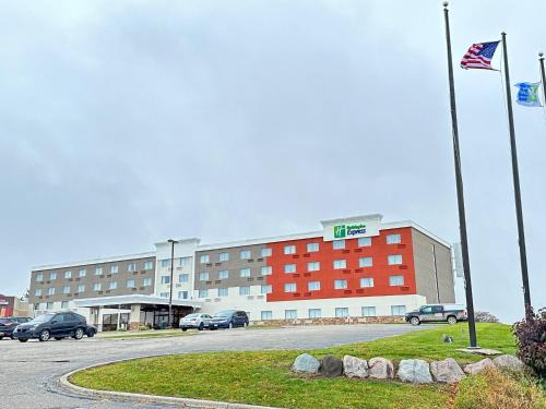 Big Rapids Hotel | Inviting Holiday Inn Express Big Rapids with Family-Friendly Amenities