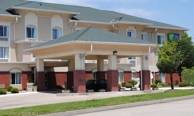 Boonville Hotel | Discover Holiday Inn Express Boonville: Family-Friendly Retreat