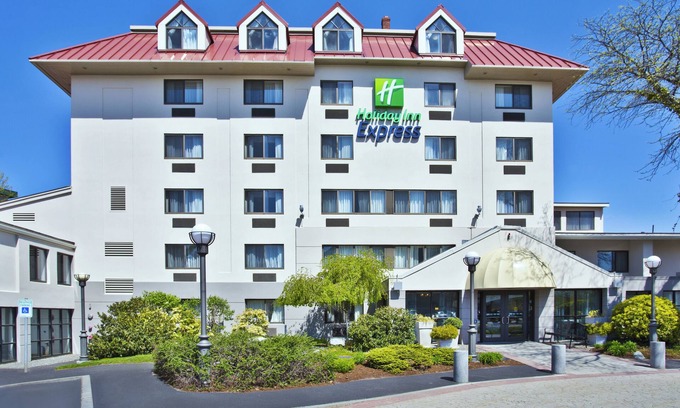 Piety Corner Hotel | Discover Holiday Inn Express Boston - Waltham, Guest Rated 9.2