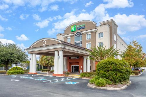 Crystal River Hotel | Cozy Retreat at Holiday Inn Express Crystal River, IHG Hotel