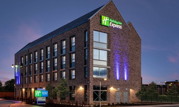 Cambourne Hotel | Top-Rated Holiday Inn Express Cambridge West Cambourne Hotel