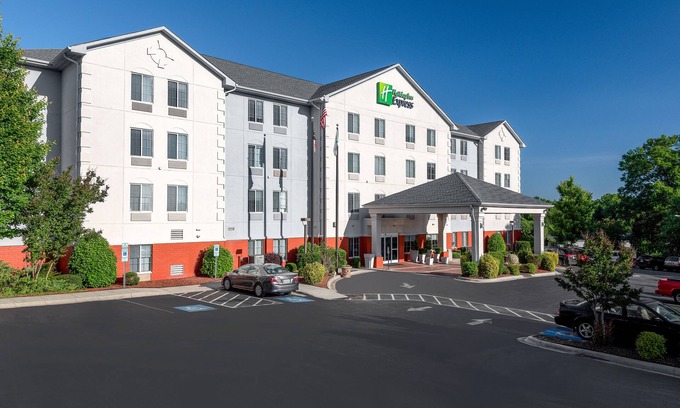 Gastonia Hotel | Comfortable Stay at Holiday Inn Express Gastonia with Pool