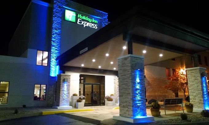 Cloverdale Hotel | Comfortable Stay at Holiday Inn Express Cloverdale, IHG Hotel