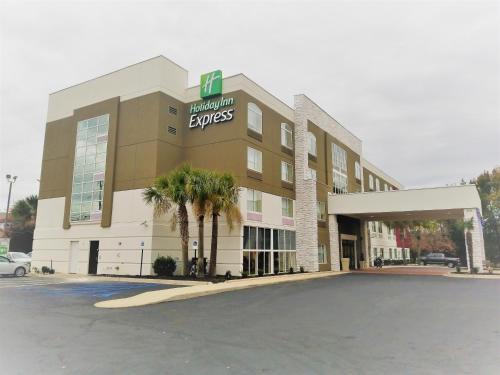 Dentsville Hotel | Comfortable Stay at Holiday Inn Express Columbia NE