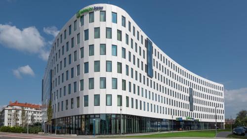 Oberbilk Hotel | Comfortable Stay at Holiday Inn Express Düsseldorf Hauptbahnhof
