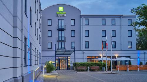 Dortmund Hotel | Comfortable Stay at Holiday Inn Express Dortmund with Breakfast