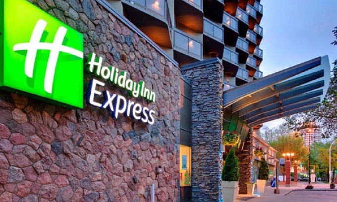 Downtown Edmonton Hotel | Pet-Friendly Stay at Holiday Inn Express Edmonton Downtown