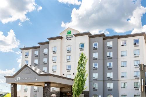Northeast Edmonton Hotel | Comfortable Stay at Holiday Inn Express Edmonton North