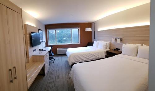 Fort Bragg Hotel | Discover Holiday Inn Express Fort Bragg: Pet-Friendly Retreat