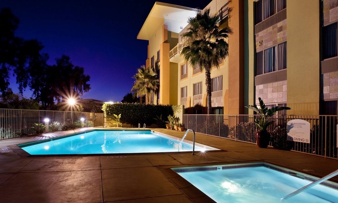 Fremont Hotel | Top-Rated Holiday Inn Express Fremont-Milpitas Central Hotel