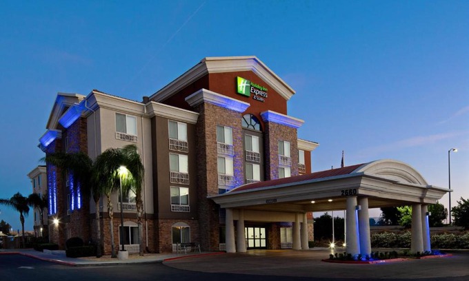 Raisin Hotel | Comfort and Convenience at Holiday Inn Express Fresno South