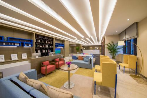 Pingba County Hotel | Relax at Holiday Inn Express Guian Yungu with Great Amenities