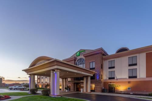Bowling Green Hotel | Discover Holiday Inn Express Bowling Green: Pet-Friendly Stay