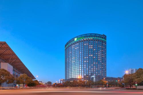 Gongshu Hotel | Budget-Friendly Stay at Holiday Inn Express Hangzhou Gongshu