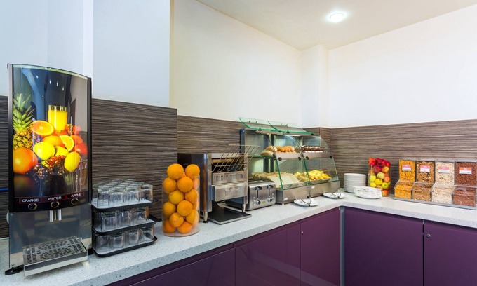 Harlow Hotel | Discover Holiday Inn Express Harlow: Great Amenities Await
