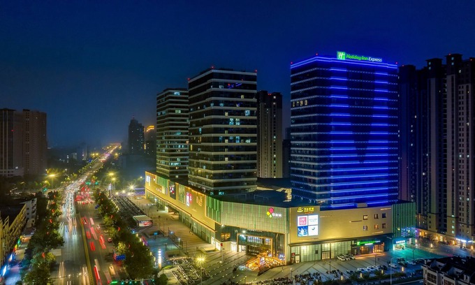 Mudan District Hotel | Comfortable Stay at Holiday Inn Express Heze City Center
