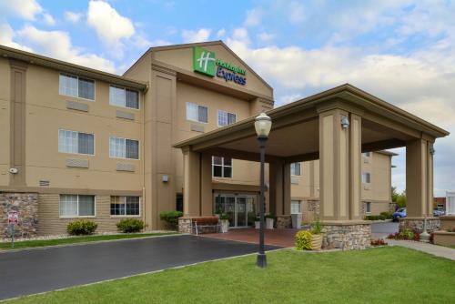 Saint Joseph Hotel | Comfortable Stay at Holiday Inn Express Hotel & Suites Saint Joseph