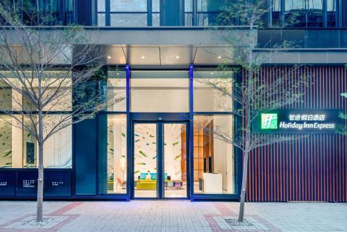 Kwun Tong Hotel | Relax at Holiday Inn Express Hong Kong Kowloon CBD2