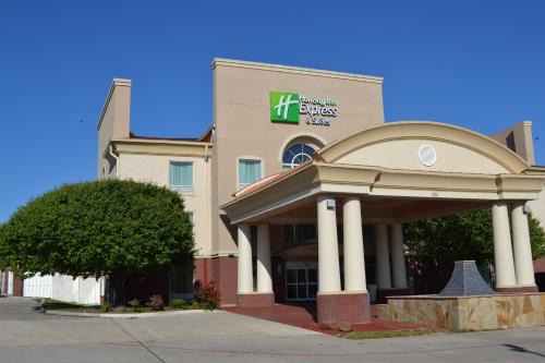 Gainesville Hotel | Comfortable Stay at Holiday Inn Express Hotel & Suites Gainesville