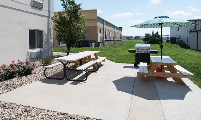 Burlington Hotel | Comfortable Holiday Inn Express Hotel & Suites Burlington Stay