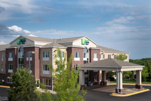 Chanhassen Hotel | Relax at Holiday Inn Express Hotel & Suites Chanhassen