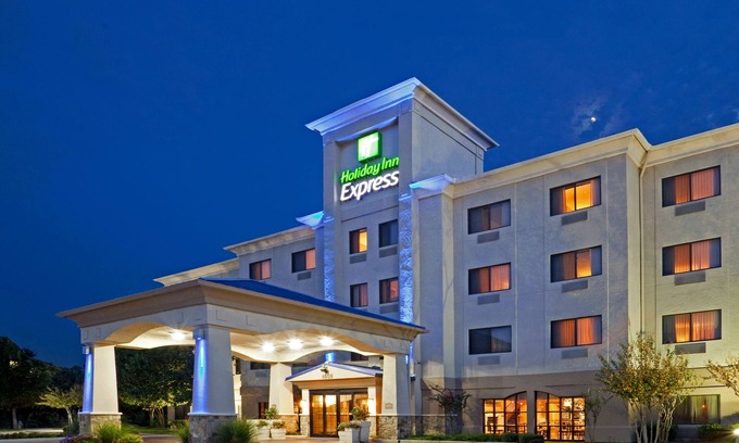 Fort Worth Hotel | Comfortable Stay at Holiday Inn Express Fort Worth Southwest