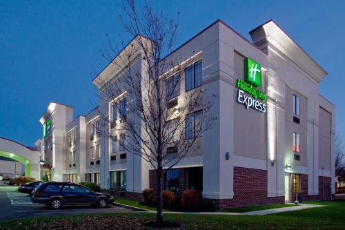 Grove City Hotel | Comfortable Stay at Holiday Inn Express Grove City - Family Friendly