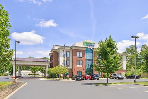 North Lima Hotel | Comfortable Stay at Holiday Inn Express Youngstown/Boardman